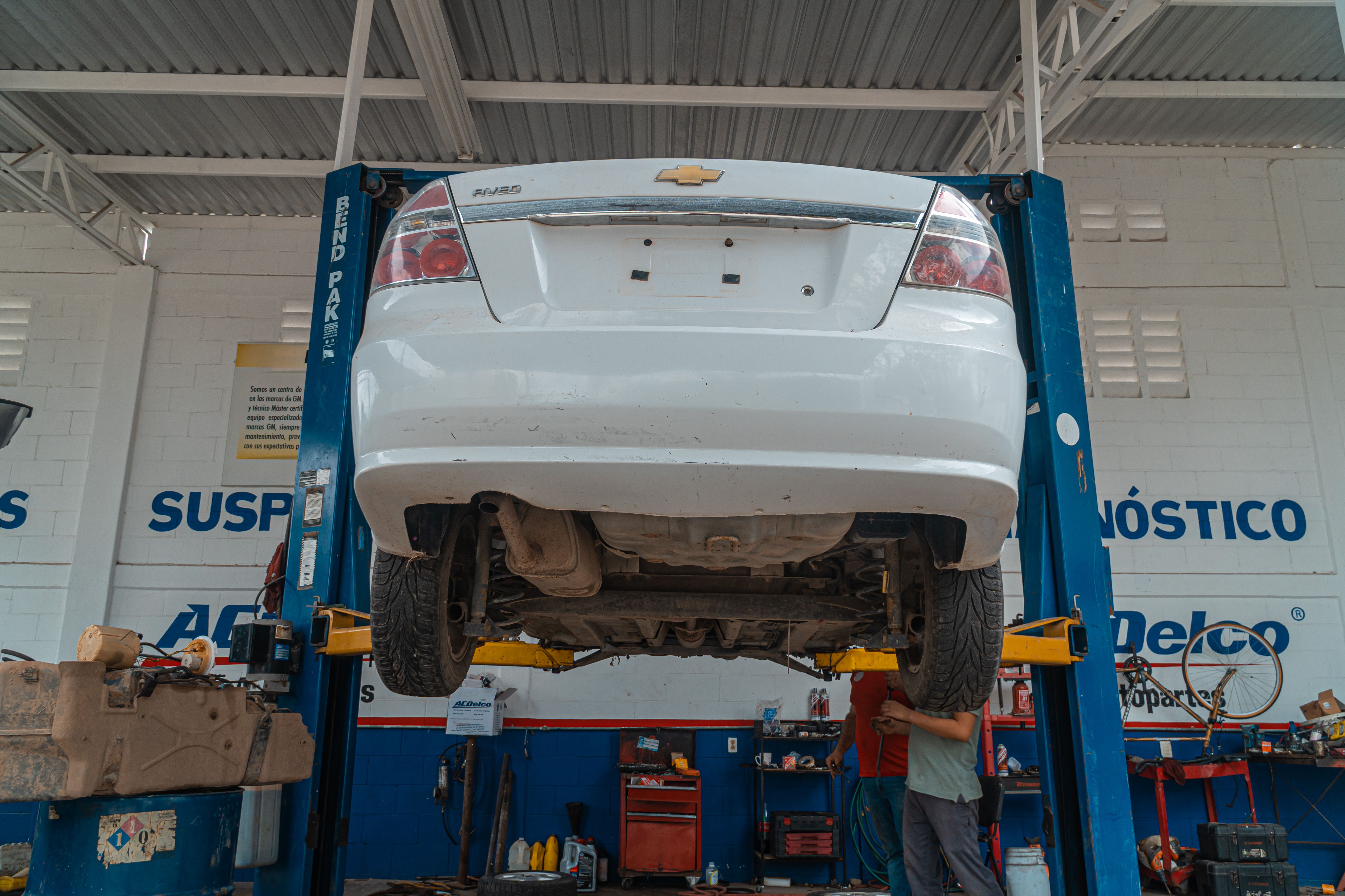 Heauser's Plaza Tire service center
